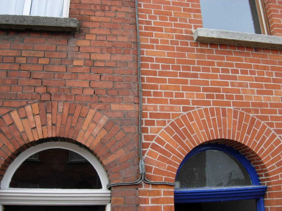 Natural cleaner for brick facades