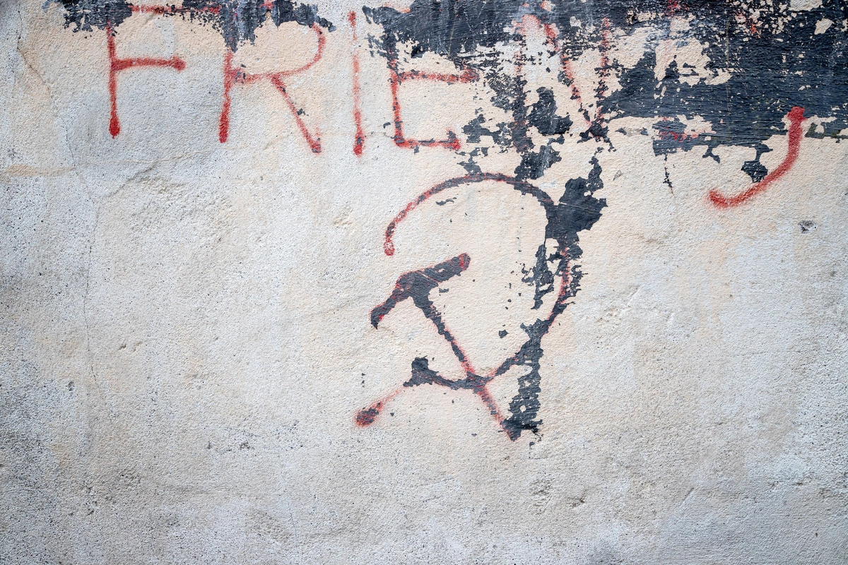 tag mur Permanent bio-sourced graffiti protection